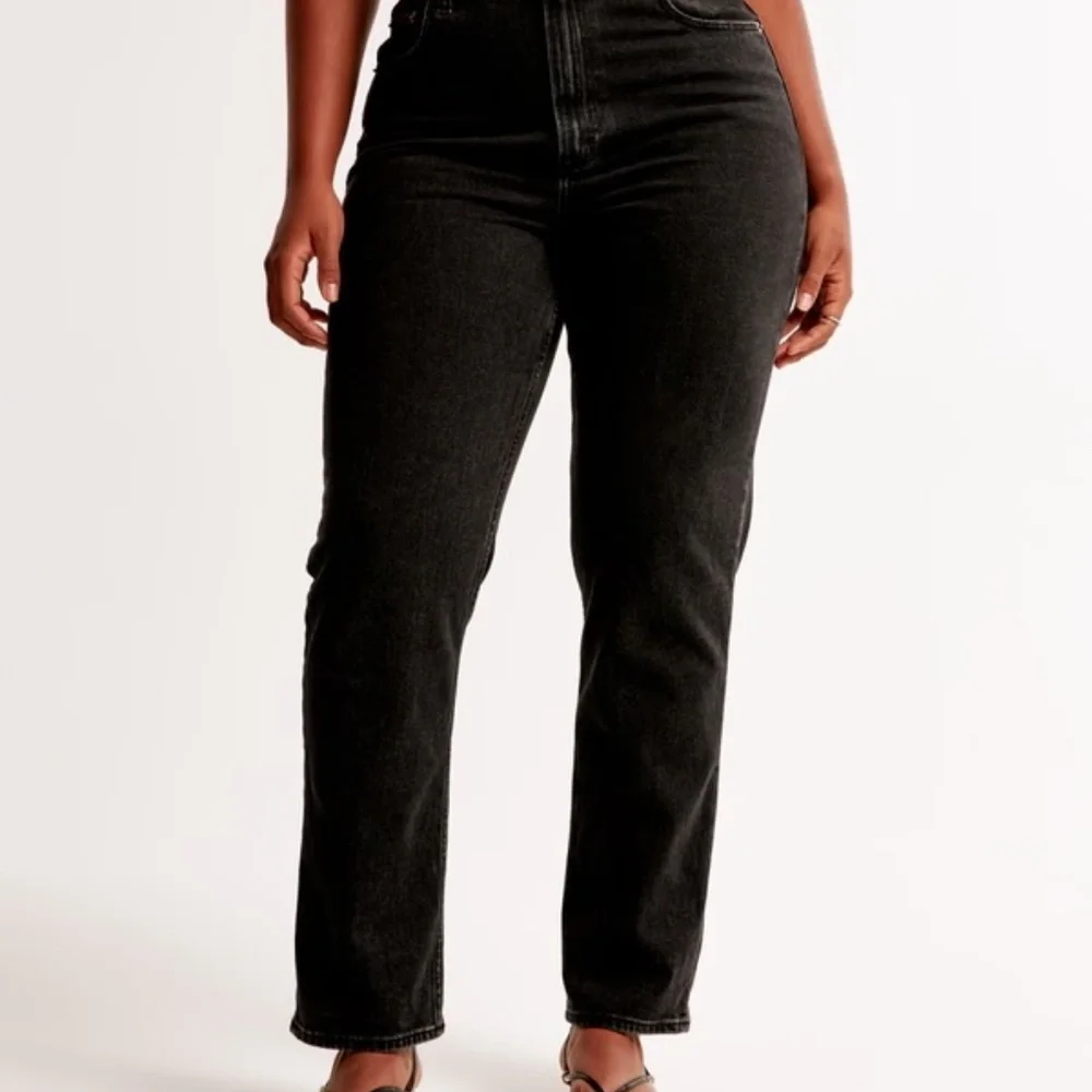 Abercrombie Curve Love Ultra High Rise Ankle Straight Jean Black Regular - Picture 3 of 9